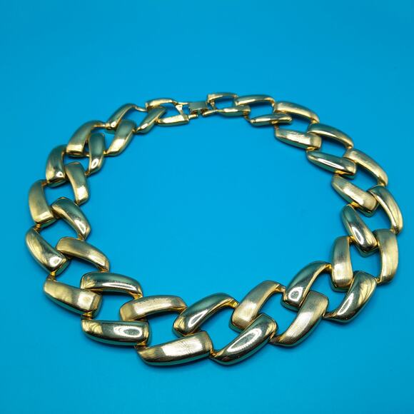 Vintage Chain Choker Necklace, Interlocking Gold Tone, 1980s - Picture 11 of 11